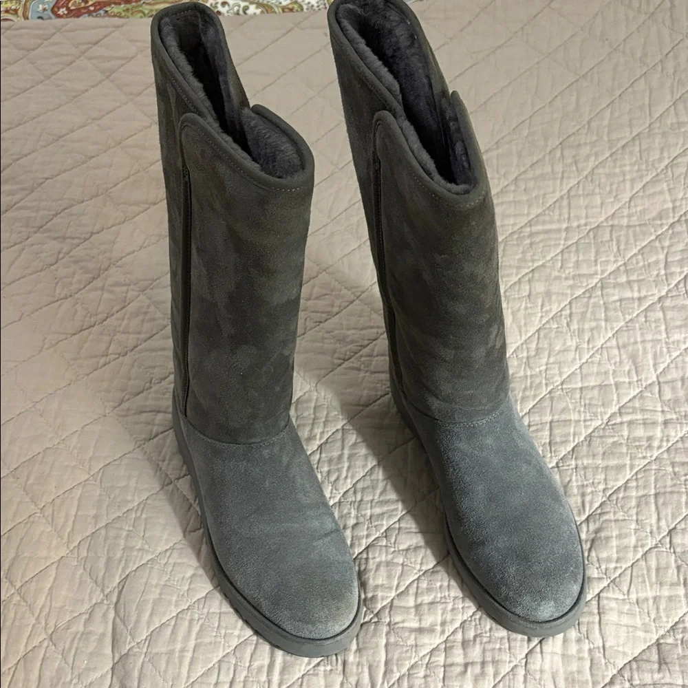 UGG Kara Treadlite Gray Suede Boots. Water Resistant. Wear up or cuffed. Sz 9. - Picture 2 of 13